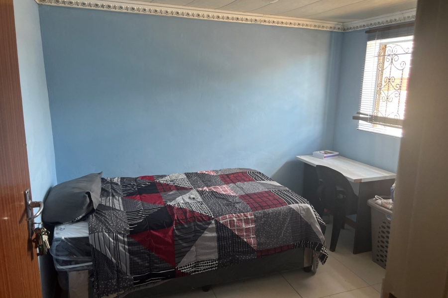 2 Bedroom Property for Sale in Montshioa North West